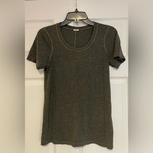 MONROW Classic Crewneck Olive Color Tee. Size Medium.